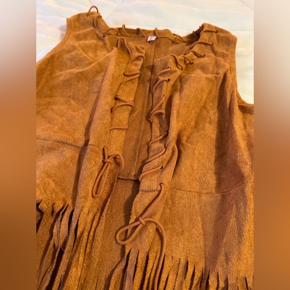 Brown suede vest with fringe - Picture 2 of 4
